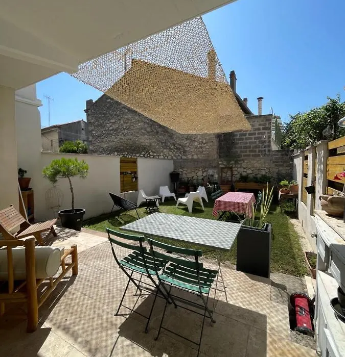 Maison Simone : Centre Ville Arles, Jardin.-1